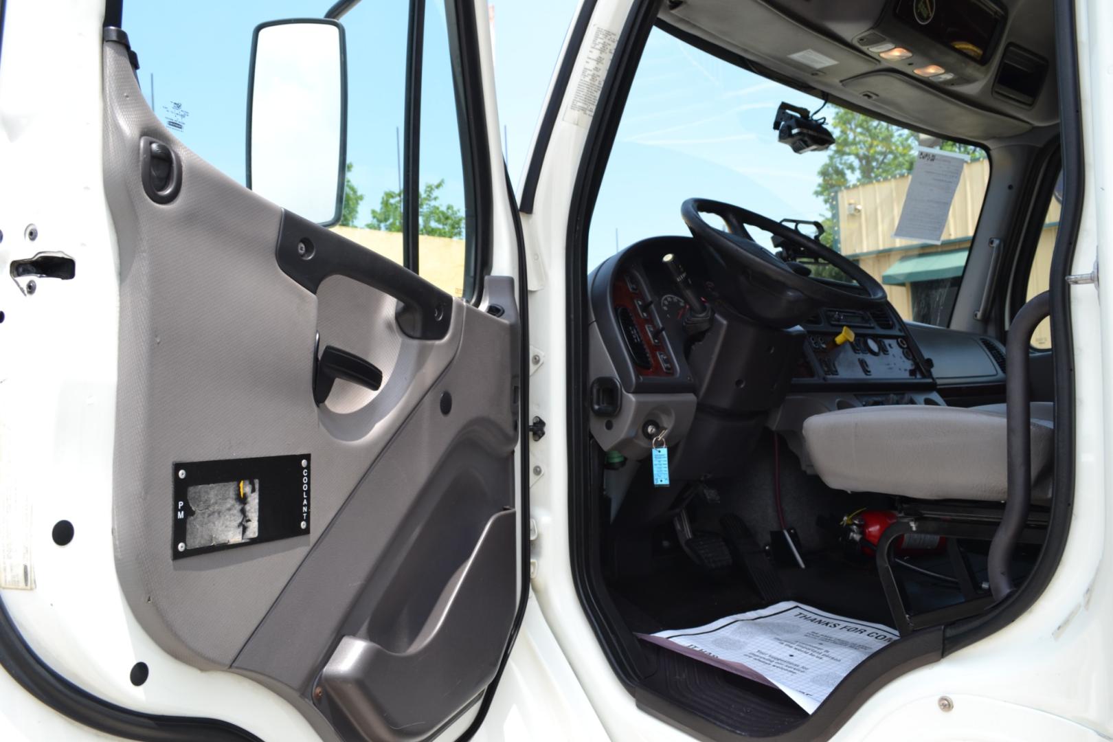 2016 WHITE /GRAY FREIGHTLINER M2-106 with an CUMMINS B6.7L 260HP engine, ALLISON 2500RDS AUTOMATIC transmission, located at 9172 North Fwy, Houston, TX, 77037, (713) 910-6868, 29.887470, -95.411903 - Photo#16